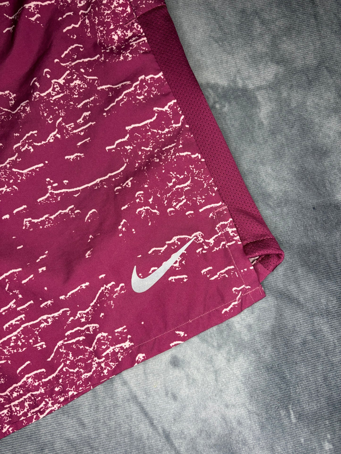 Nike Dri-Fit Challenger Shorts (S)