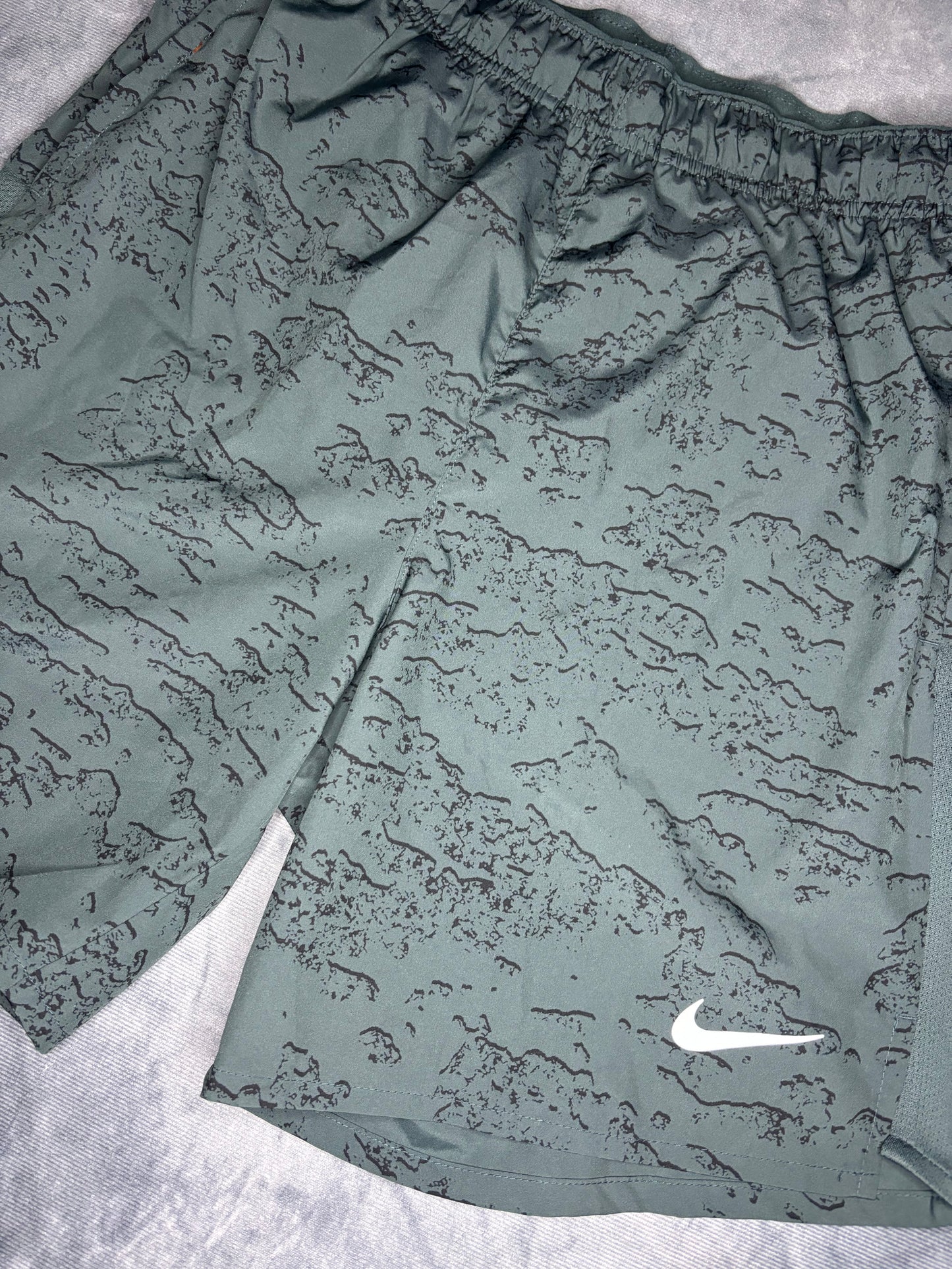 Nike Dri-Fit Challenger Shorts (S)