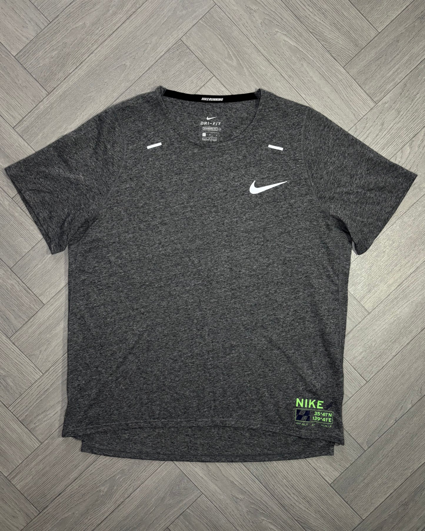 Nike Rise 365 Future Fast Tshirt (L)