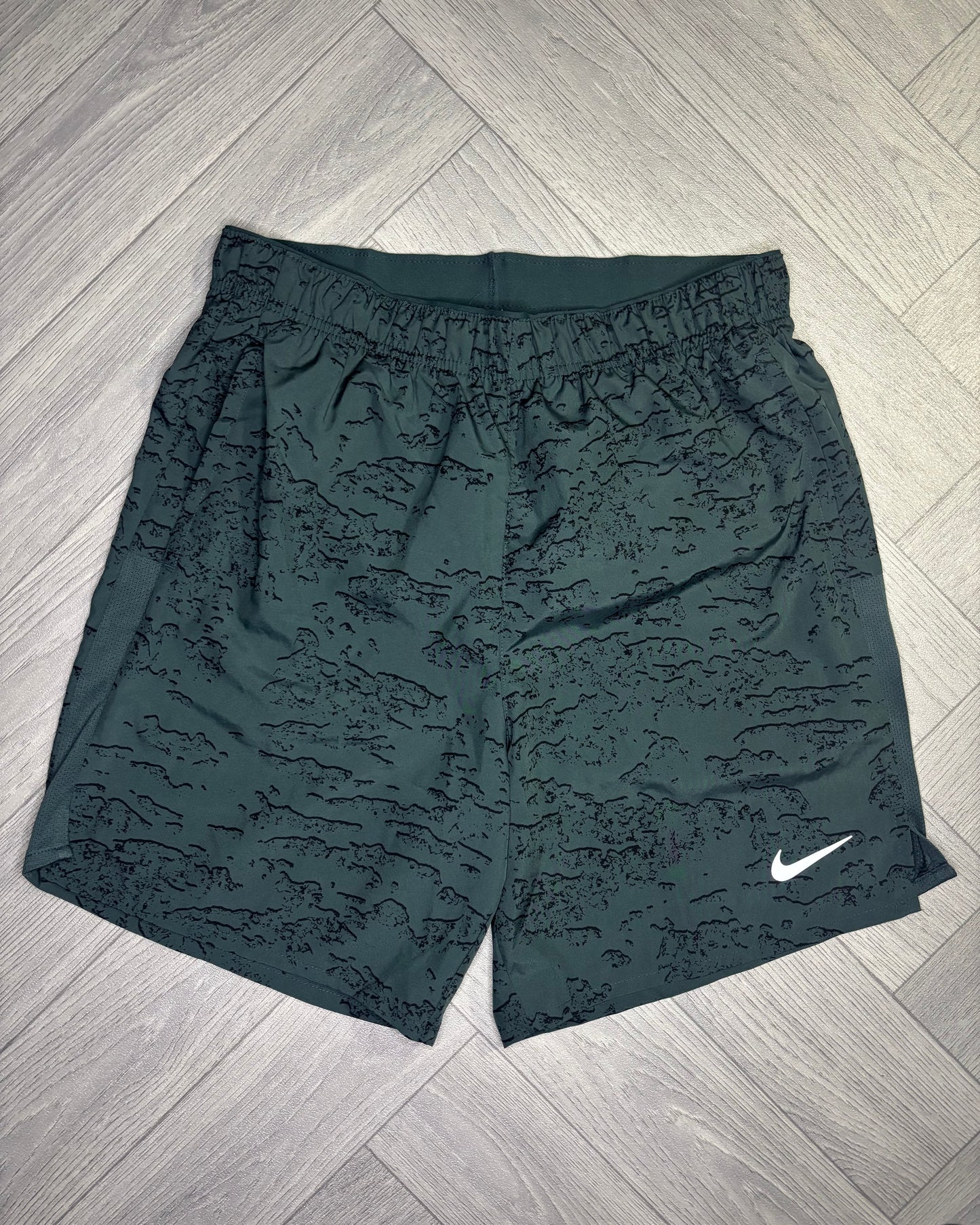 Nike Run Division Challenger Shorts (S)