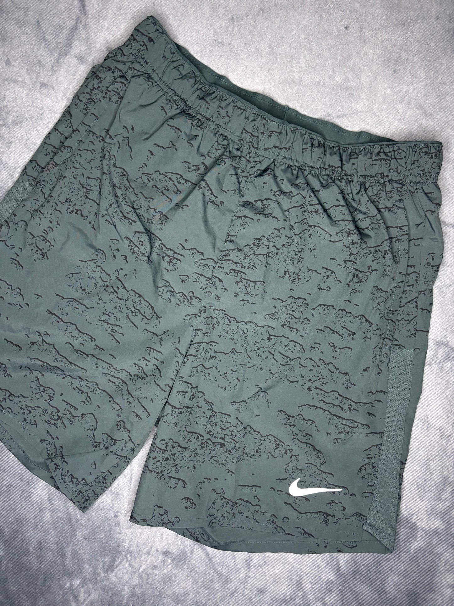 Nike Dri-Fit Challenger Shorts (S)