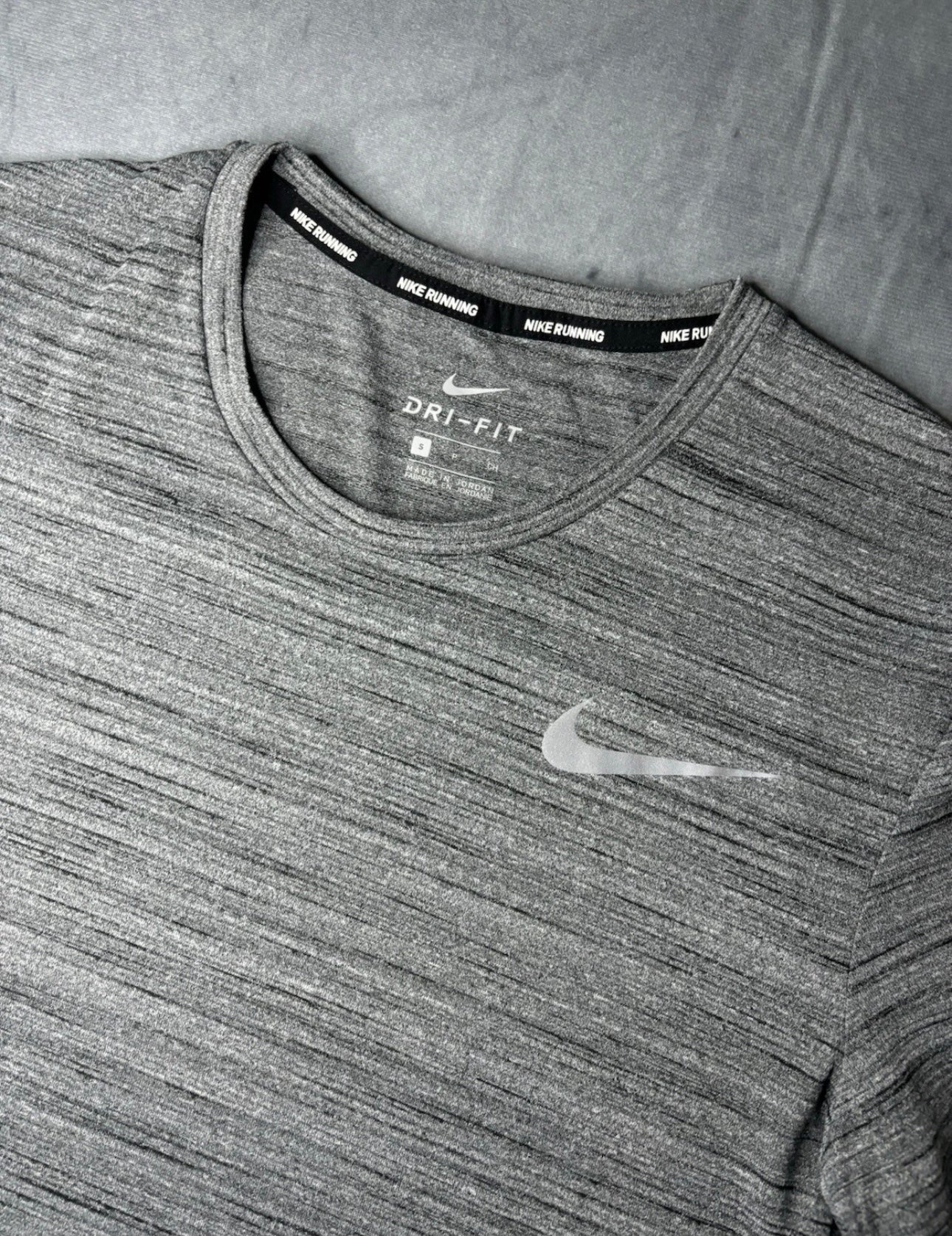 Nike Dri-Fit Essential Miler Tshirt (S)