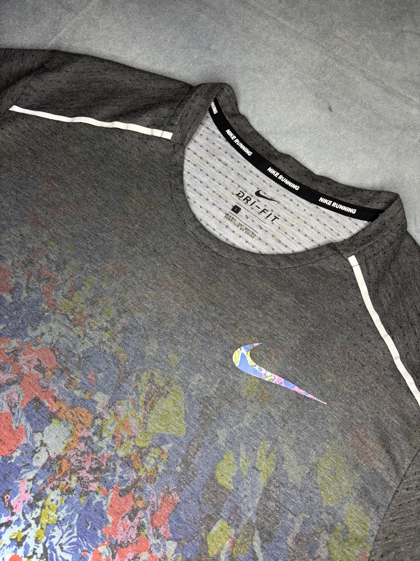 Nike Miler 1.0 Floral Tshirt (L)