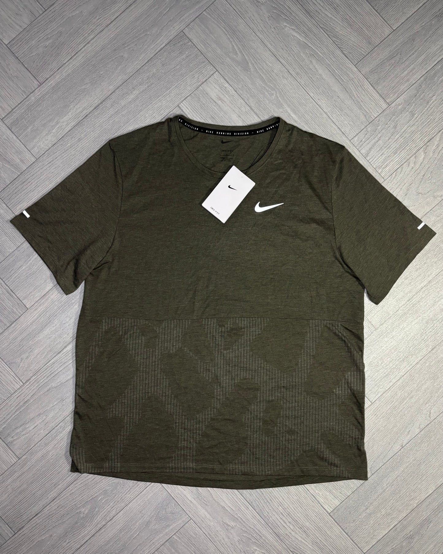 Nike Run Division Tshirt (L)