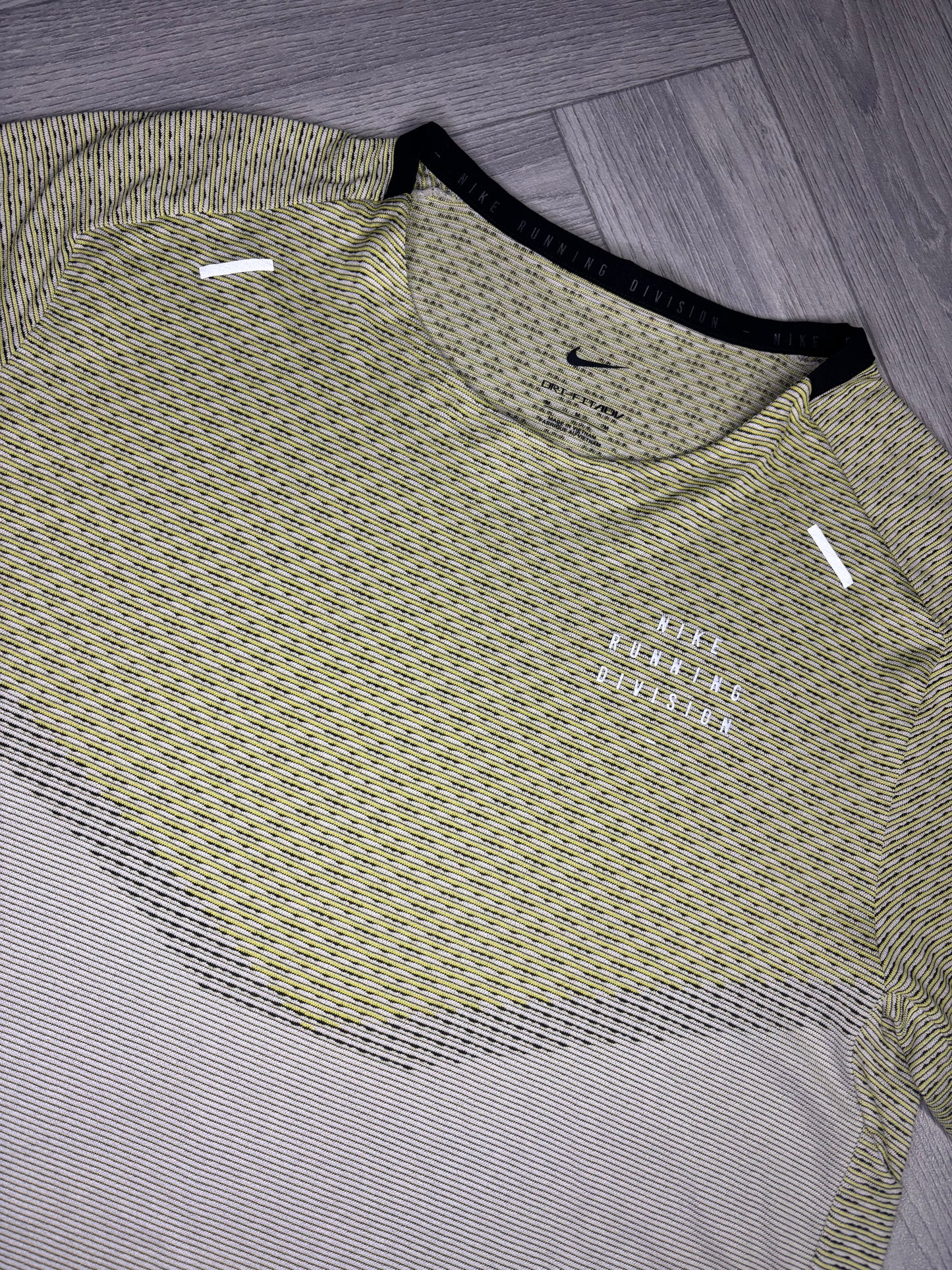 Nike Run Division ADV TechKnit Tshirt (M)