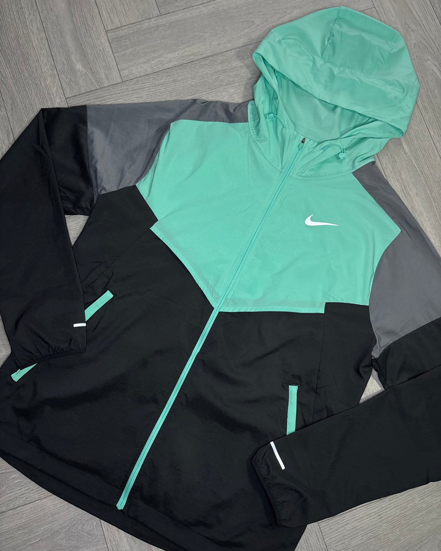 Nike WindRunner Jacket - Hyper Turquoise (S)
