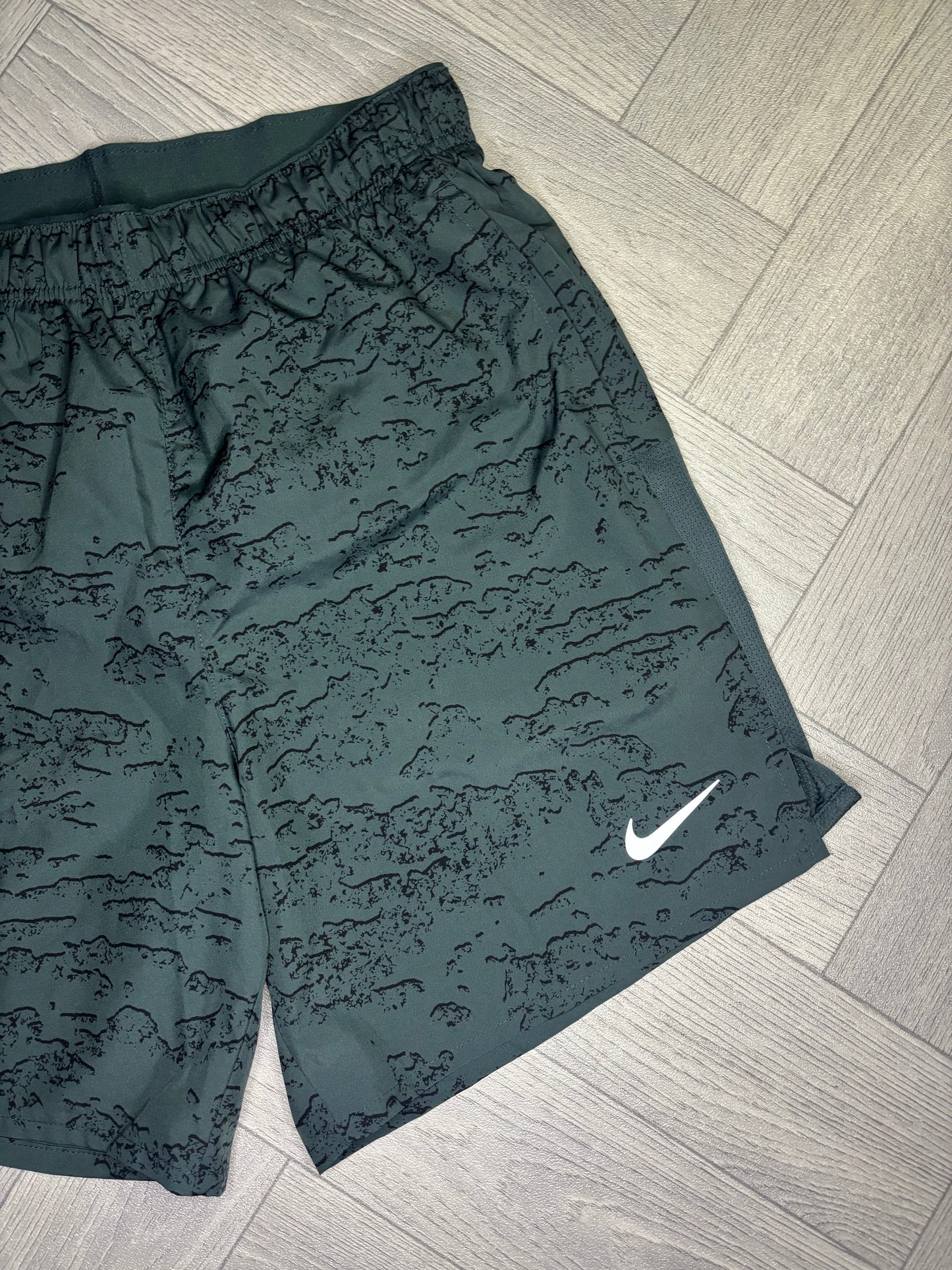 Nike Run Division Challenger Shorts (S)
