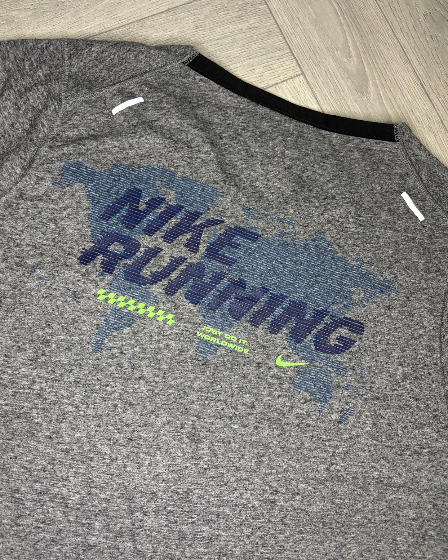 Nike Rise 365 Future Fast Tshirt (L)
