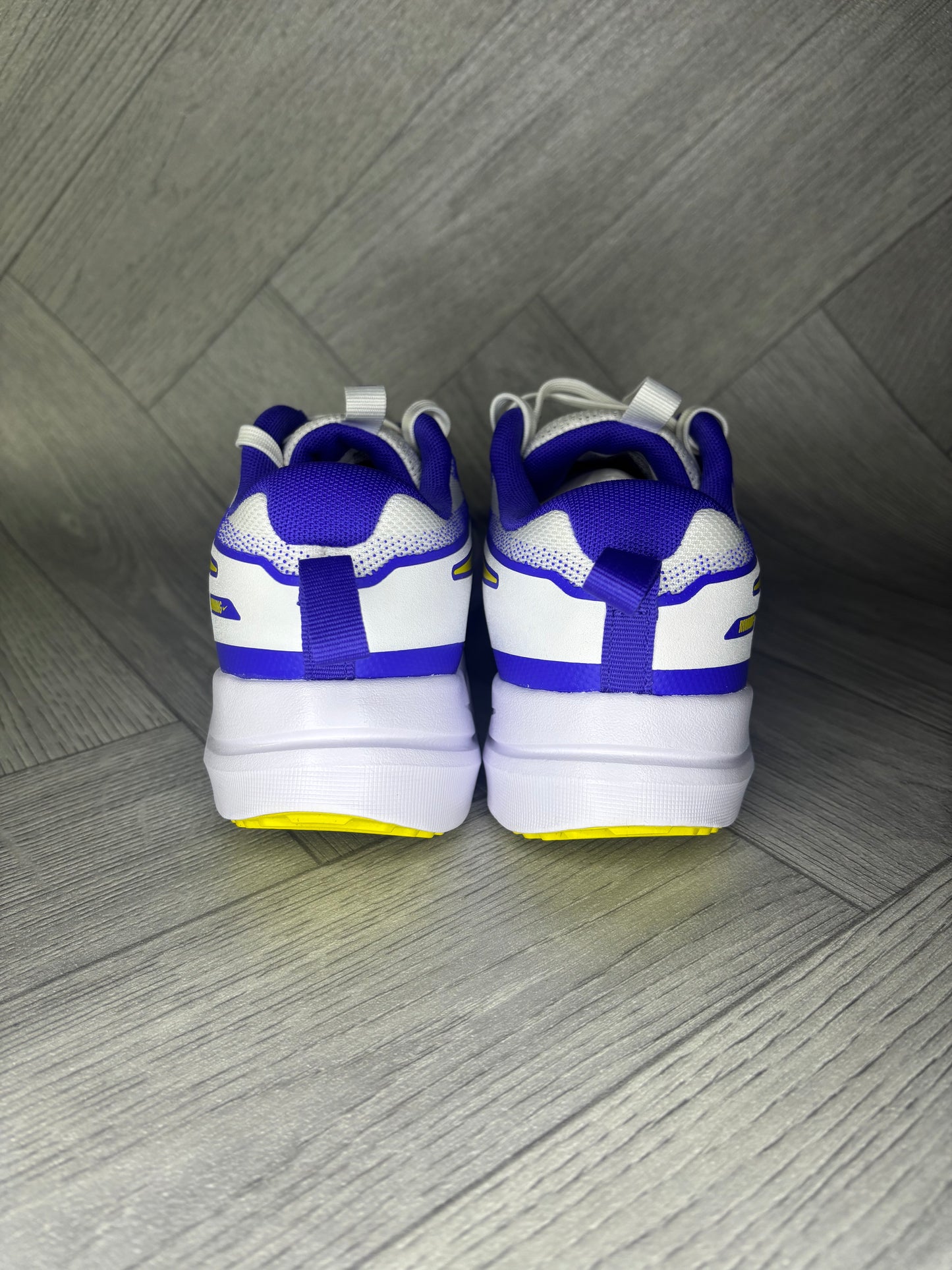 Nike Cosmic Runner Older Kids Running Shoes - UK 5.5