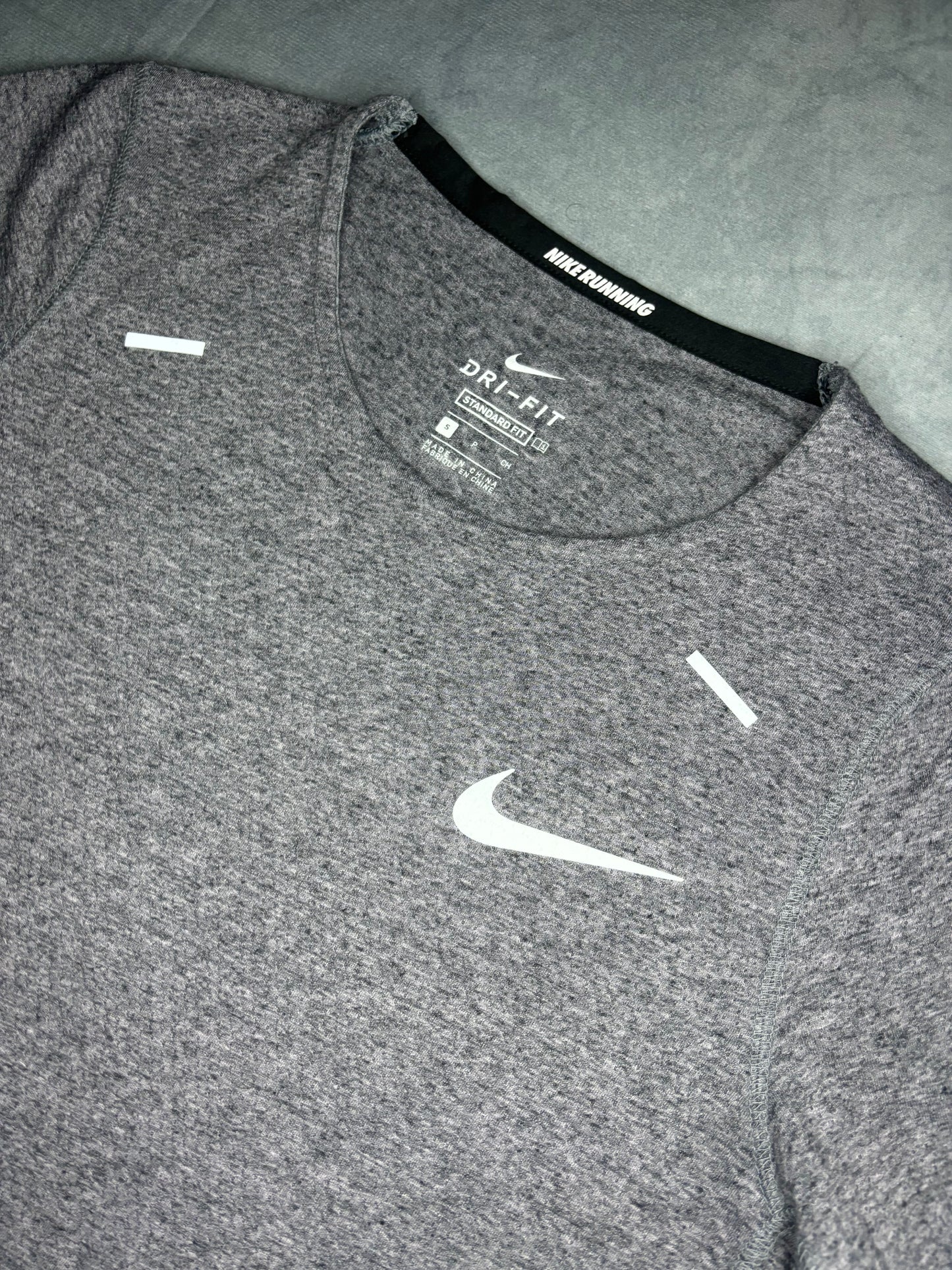 Nike Rise 365 Future Fast Tshirt (S)