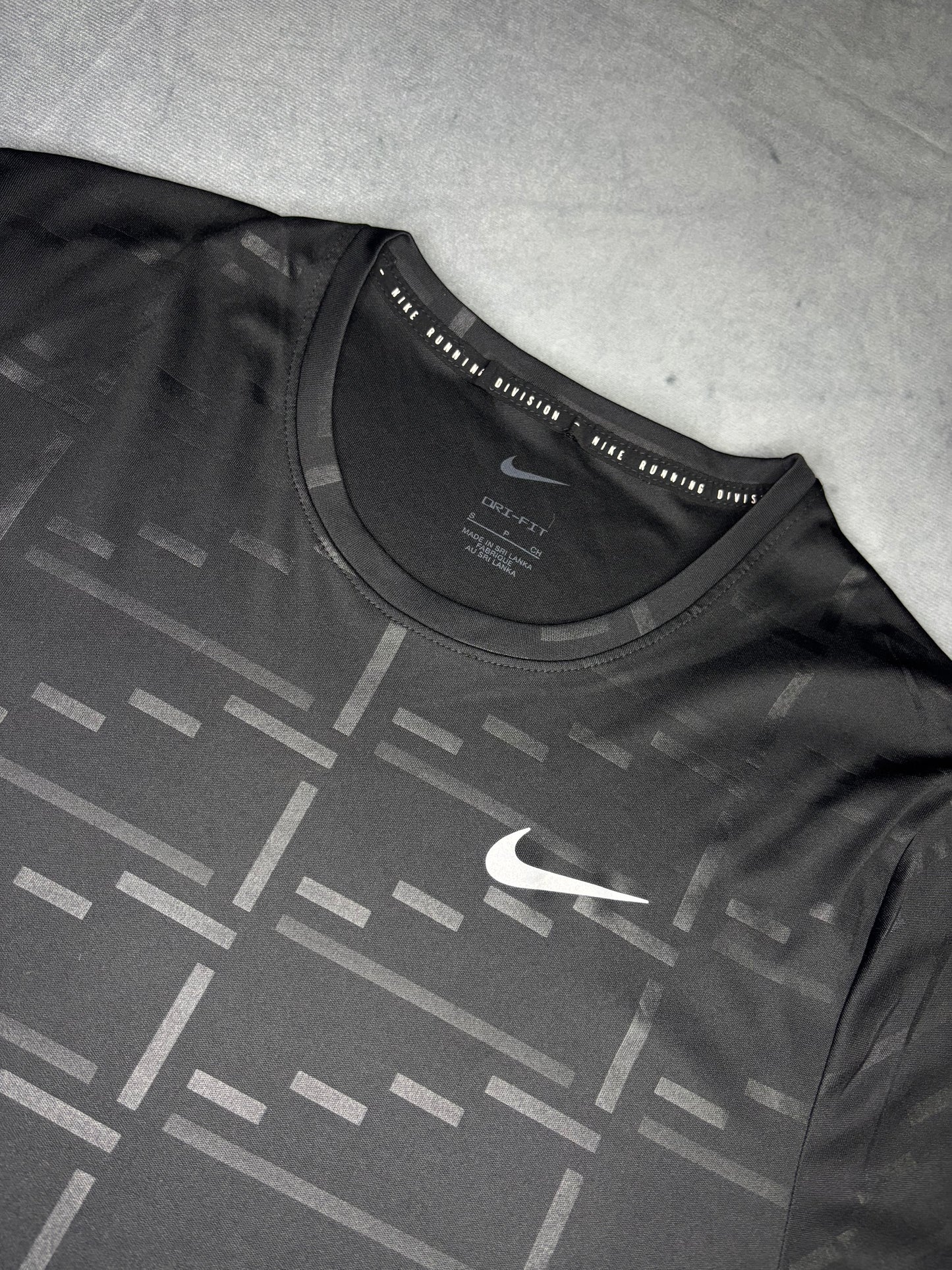 Nike Dri-Fit Run Division Miler Tshirt (S)