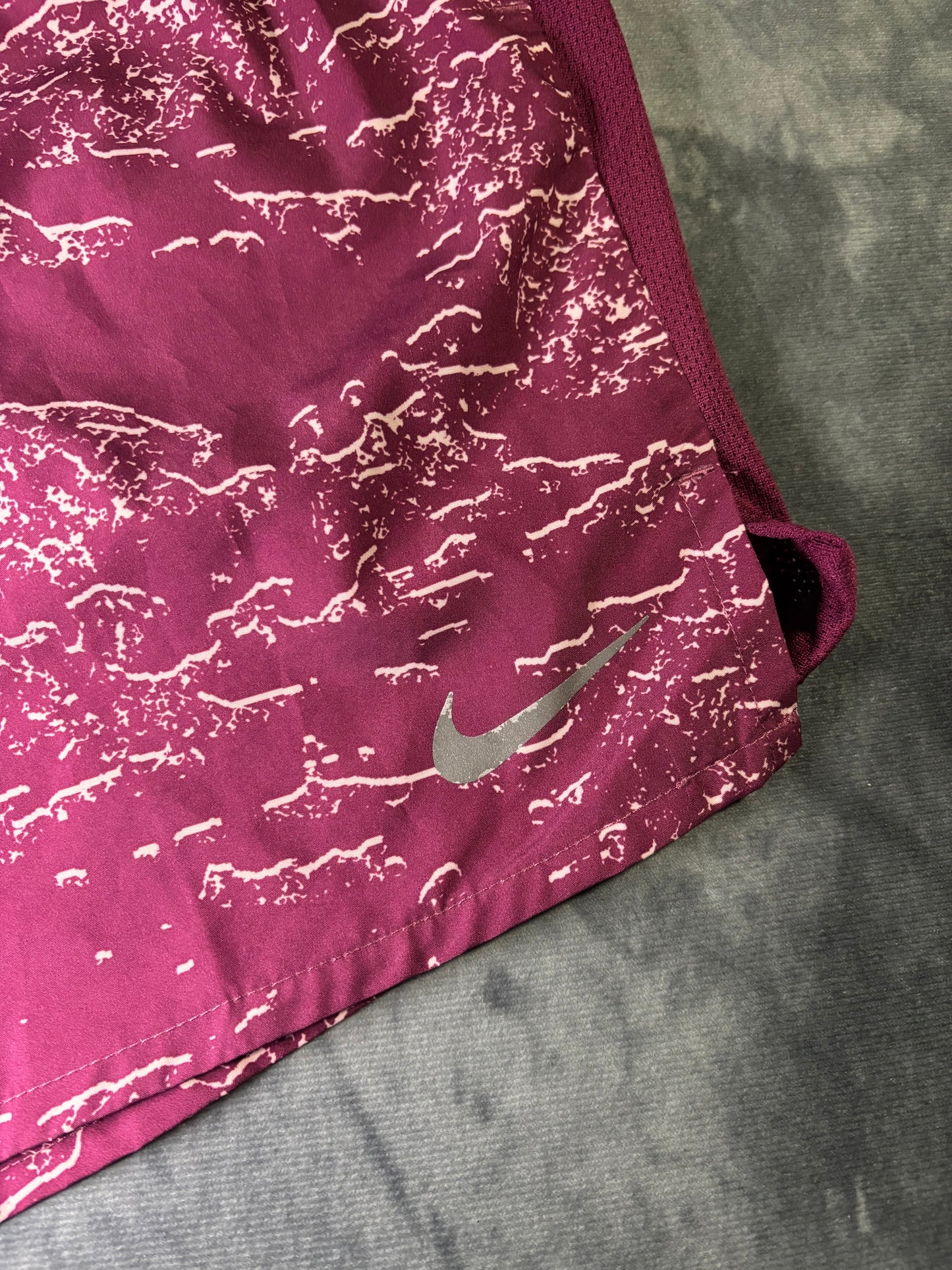 Nike Run Division Challenger Shorts (S)