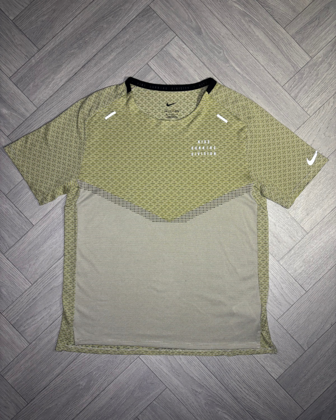 Nike Run Division ADV TechKnit Tshirt (M)