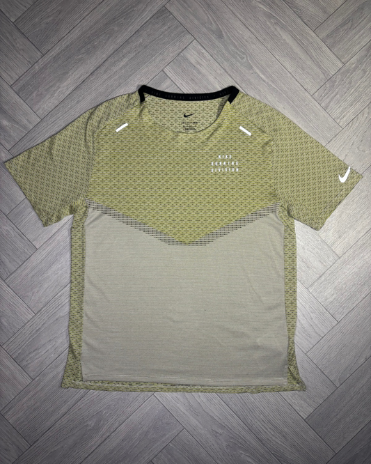 Nike Run Division ADV TechKnit Tshirt (M)