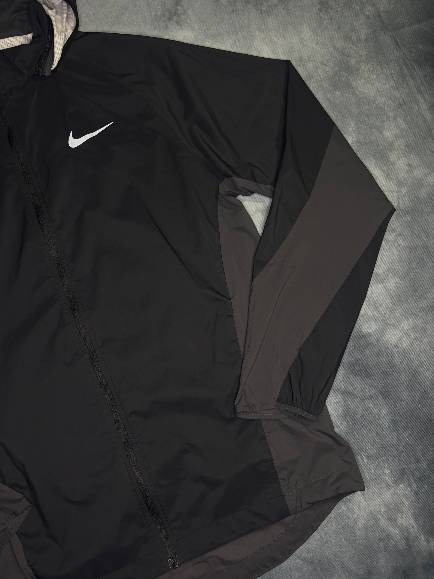 Nike Shield Lightweight Jacket (S)