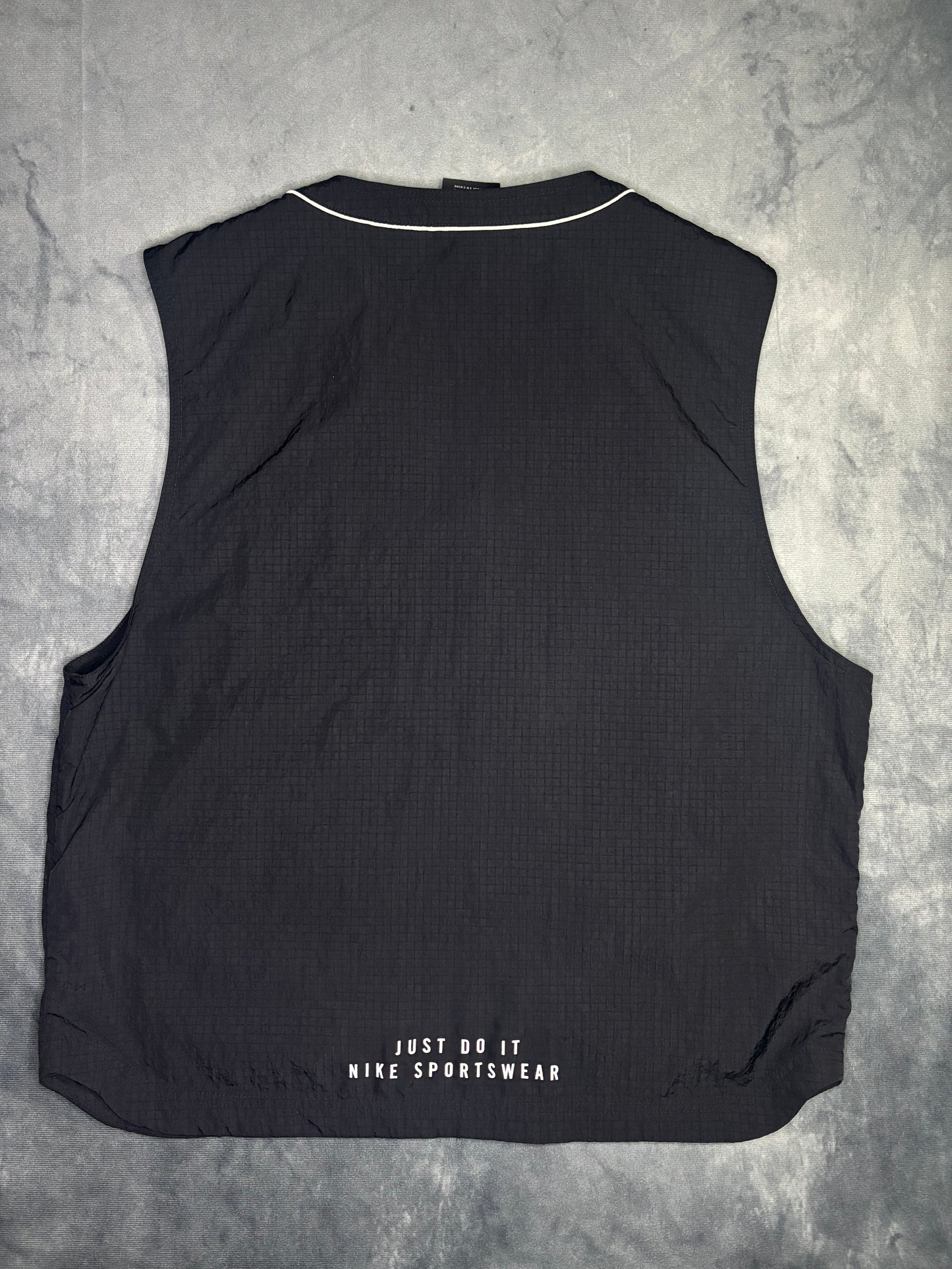 Nike Sportswear DNA Woven Vest (L)