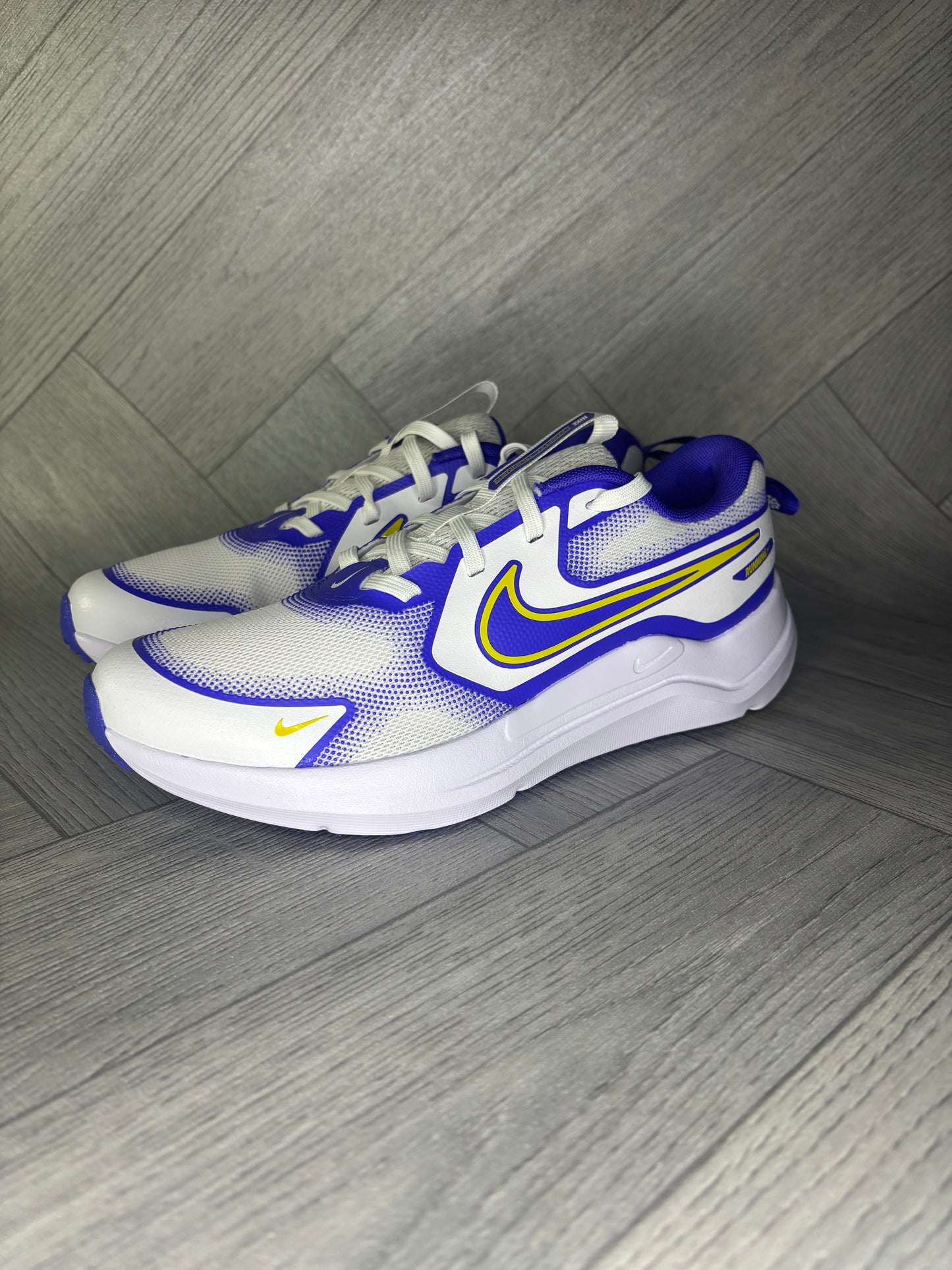 Nike Cosmic Runner Older Kids Running Shoes - UK 5.5