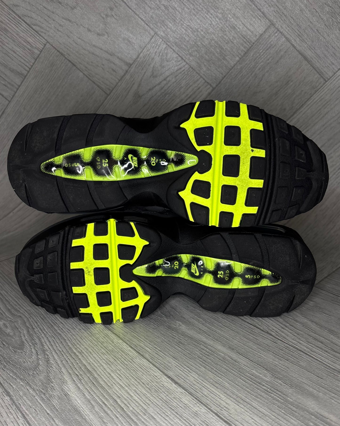 Nike AirMax 95 ‘OG Neon Big Bubble’ (UK7)