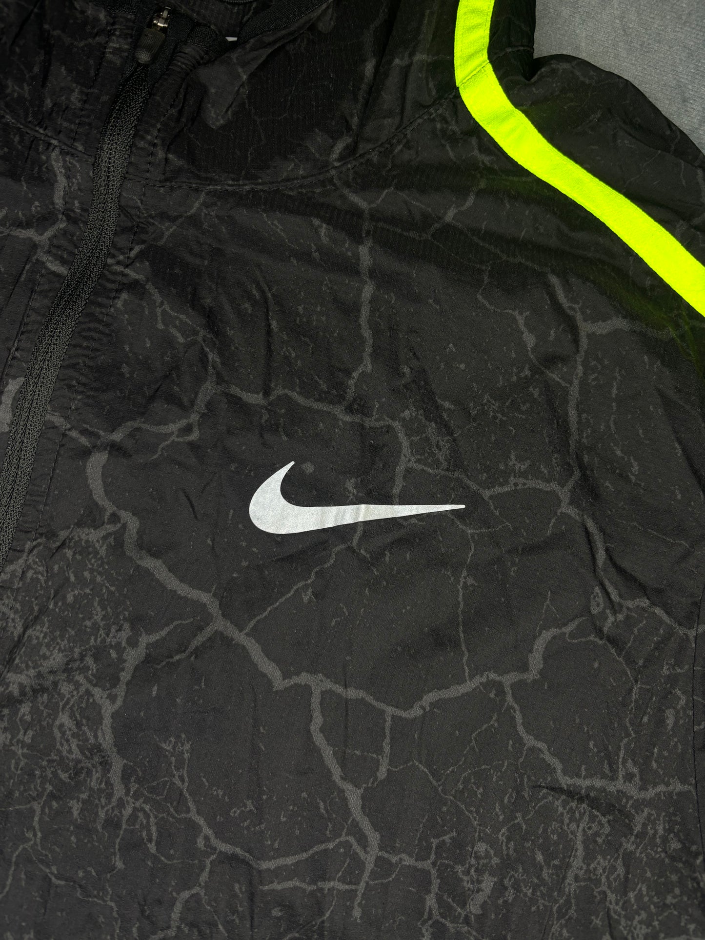 Nike Impossibly Light Crackled Jacket (M)