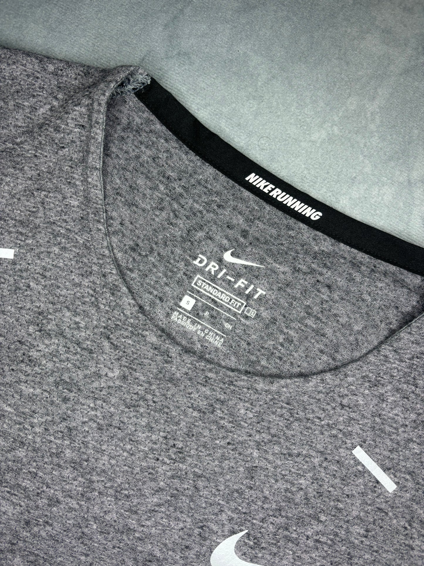 Nike Rise 365 Future Fast Tshirt (S)