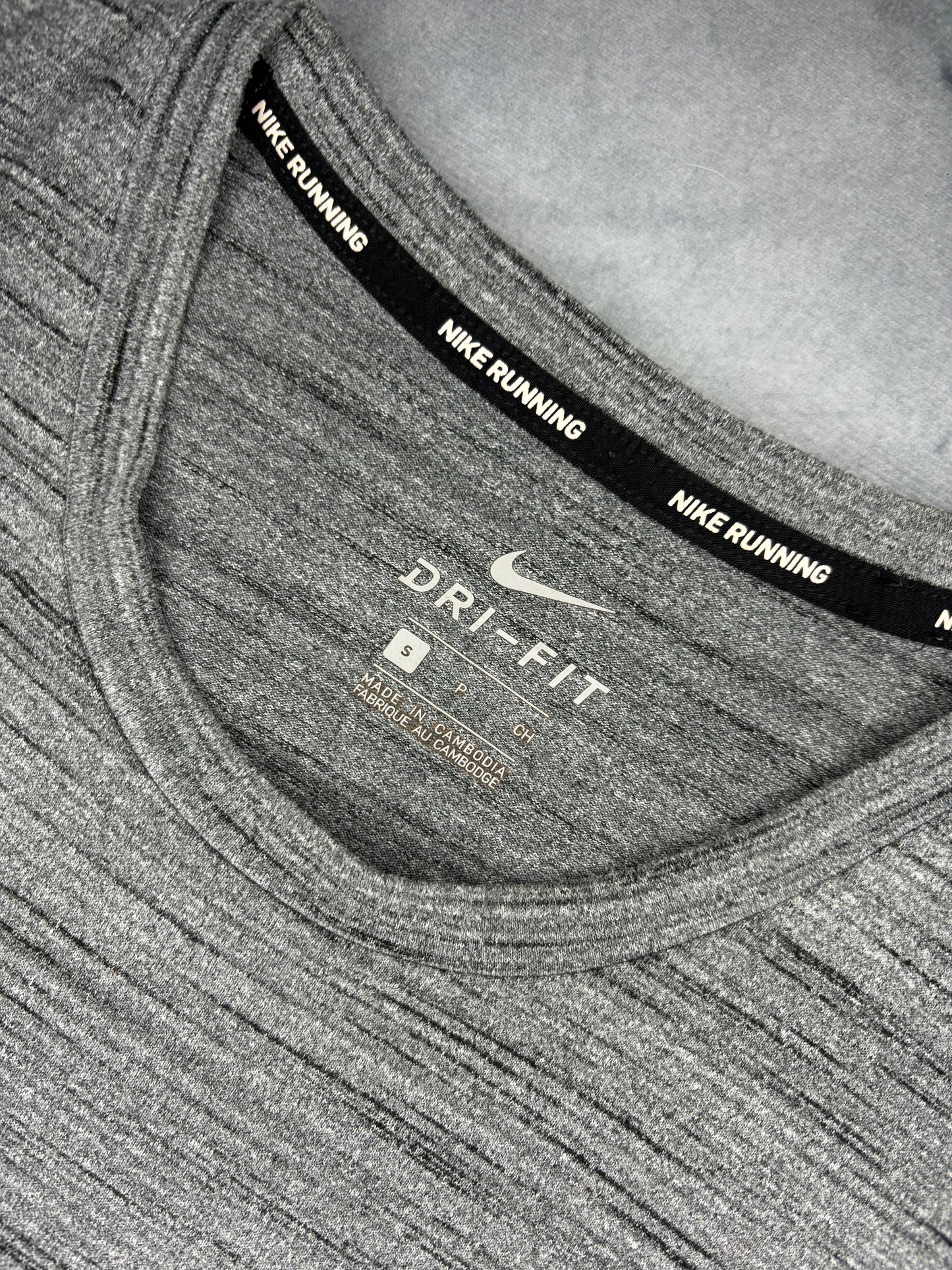 Nike Dri-Fit Essential Miler Tshirt (S)