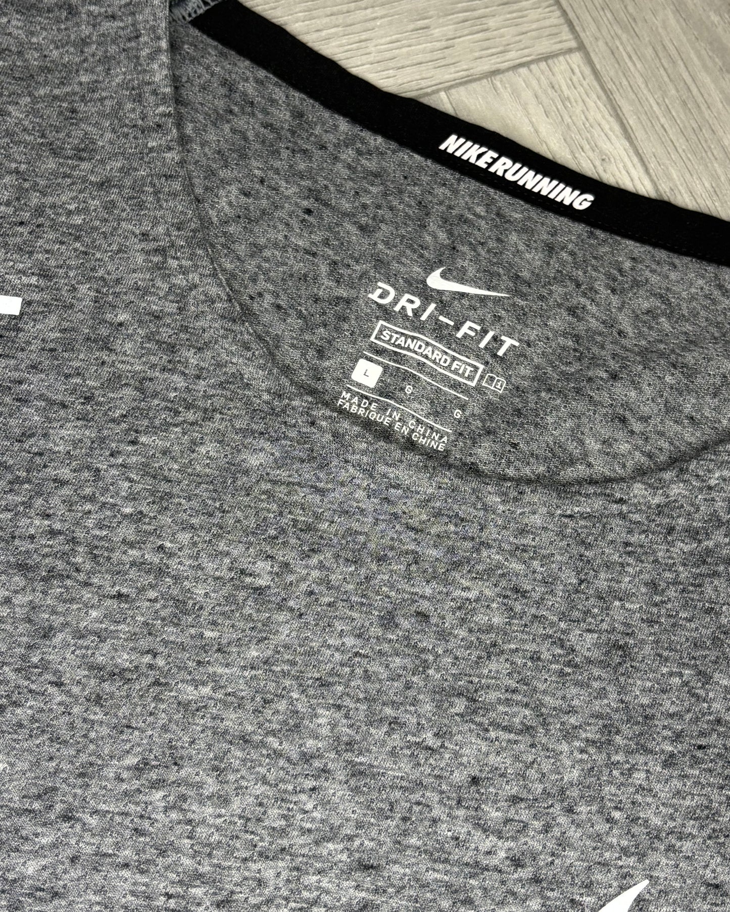 Nike Rise 365 Future Fast Tshirt (L)