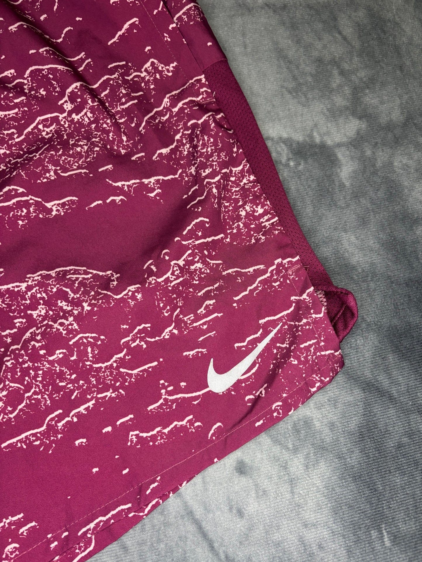 Nike Run Division Challenger Shorts (S)