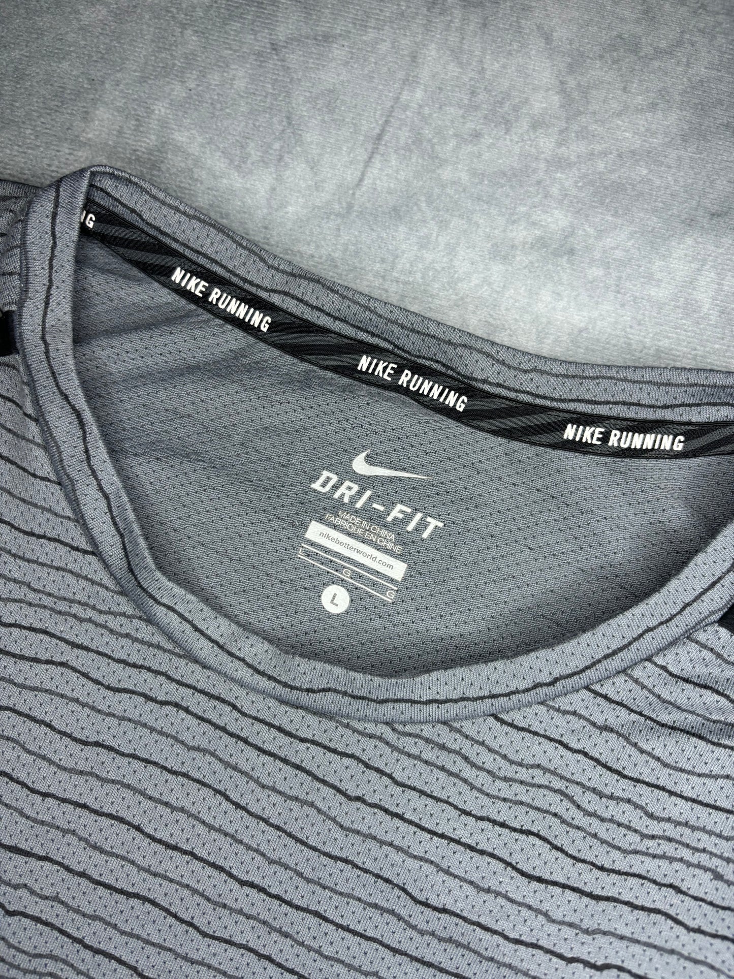Nike Dri-Fit Tailwind Tshirt (L)