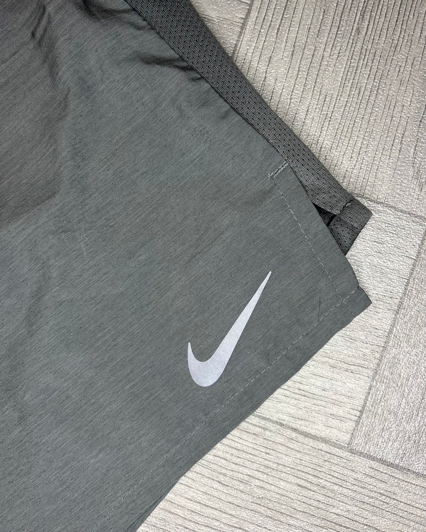 Nike Challenger Running Shorts (S)