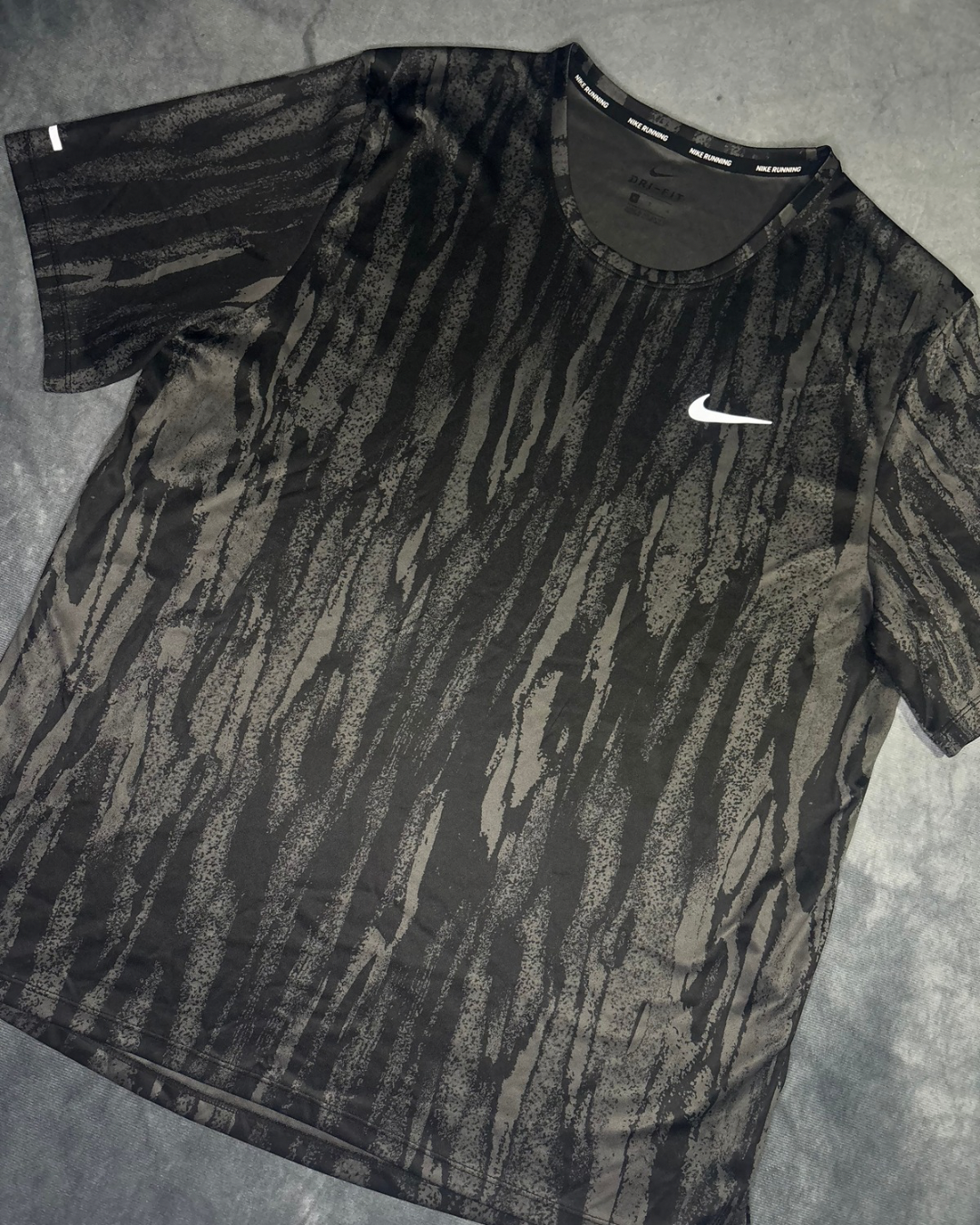 Nike Dri-Fit Wild Run Miler Tshirt (L)