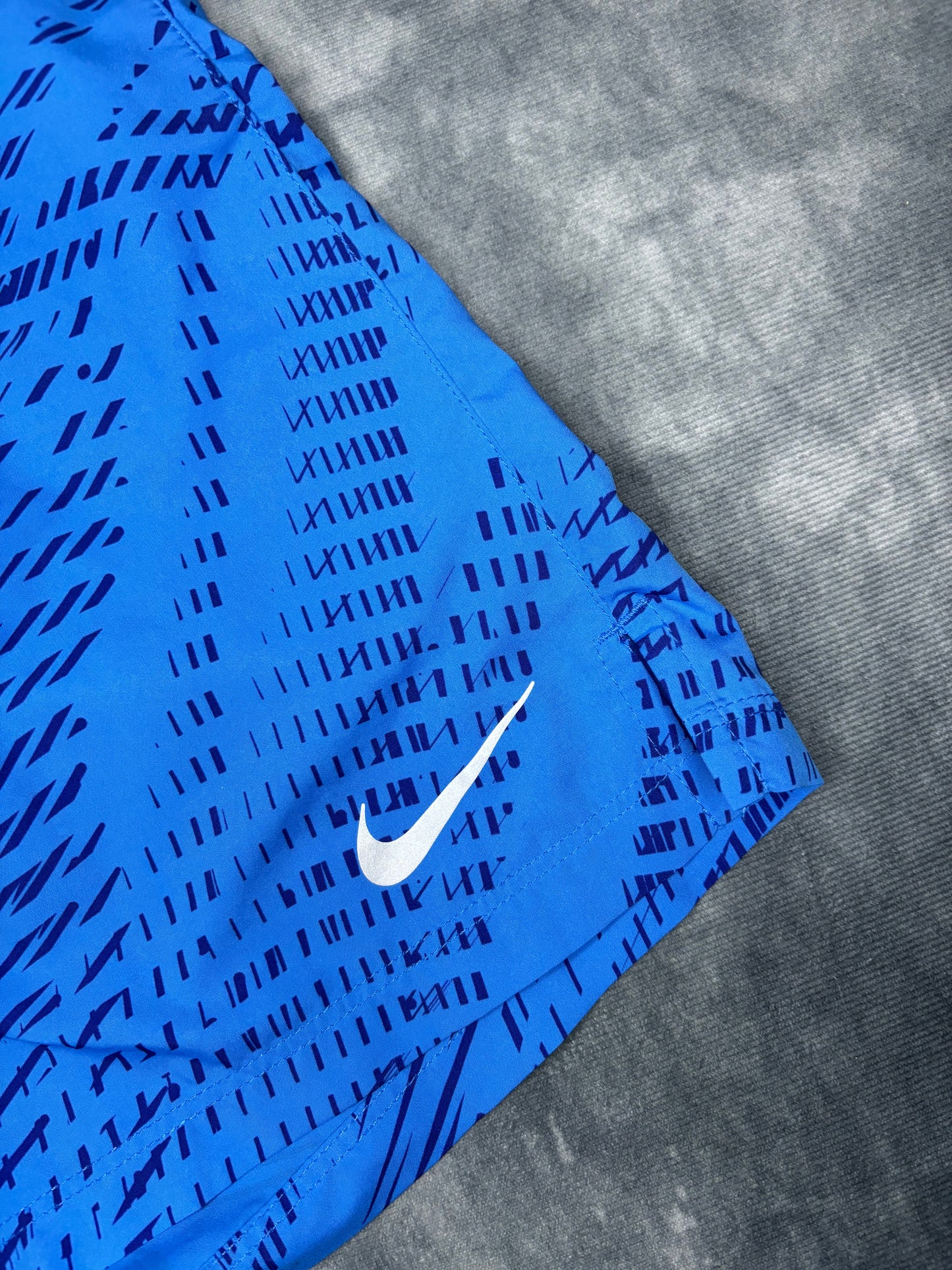 Nike Dri-Fit Challenger Shorts (M)