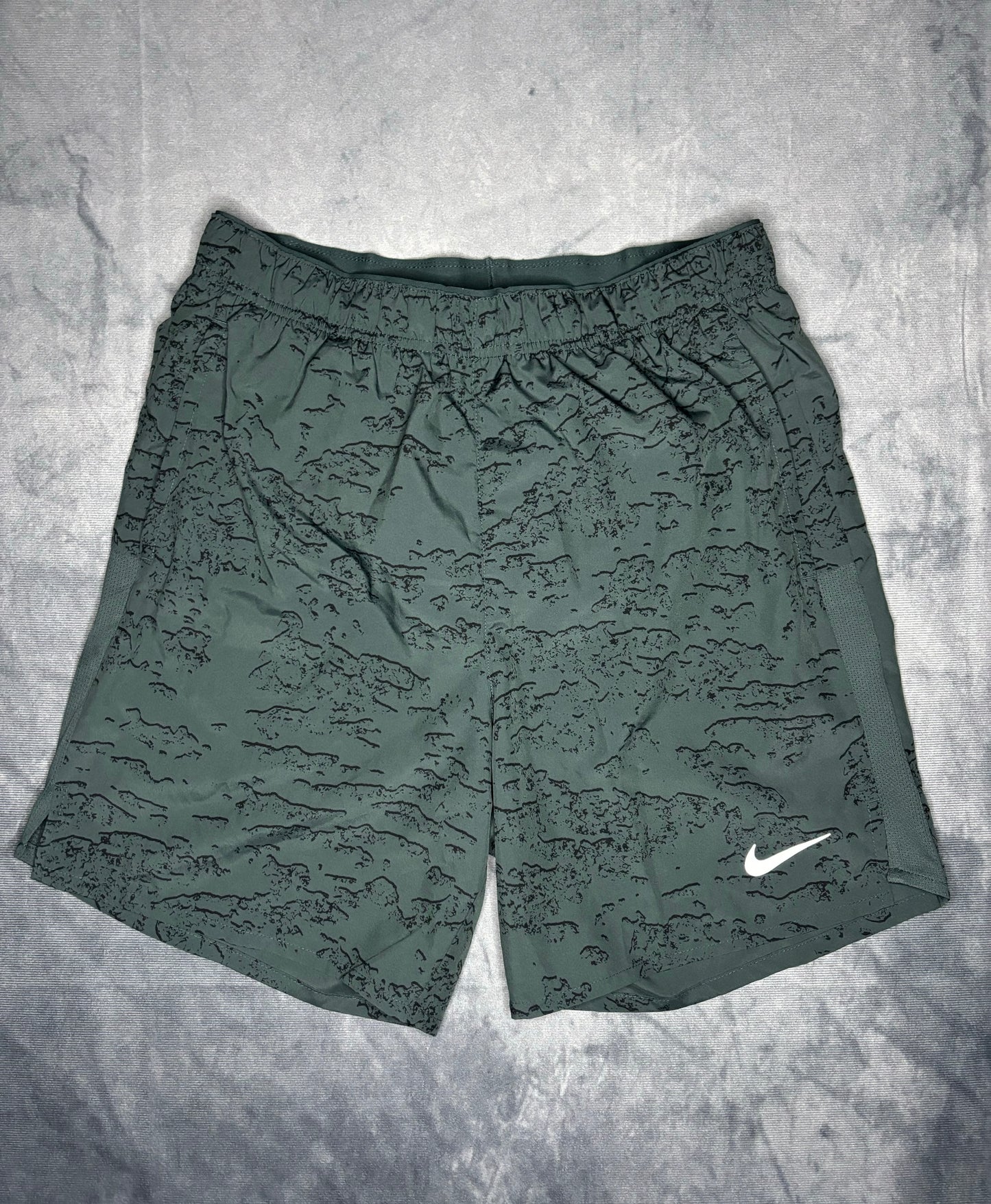 Nike Dri-Fit Challenger Shorts (S)