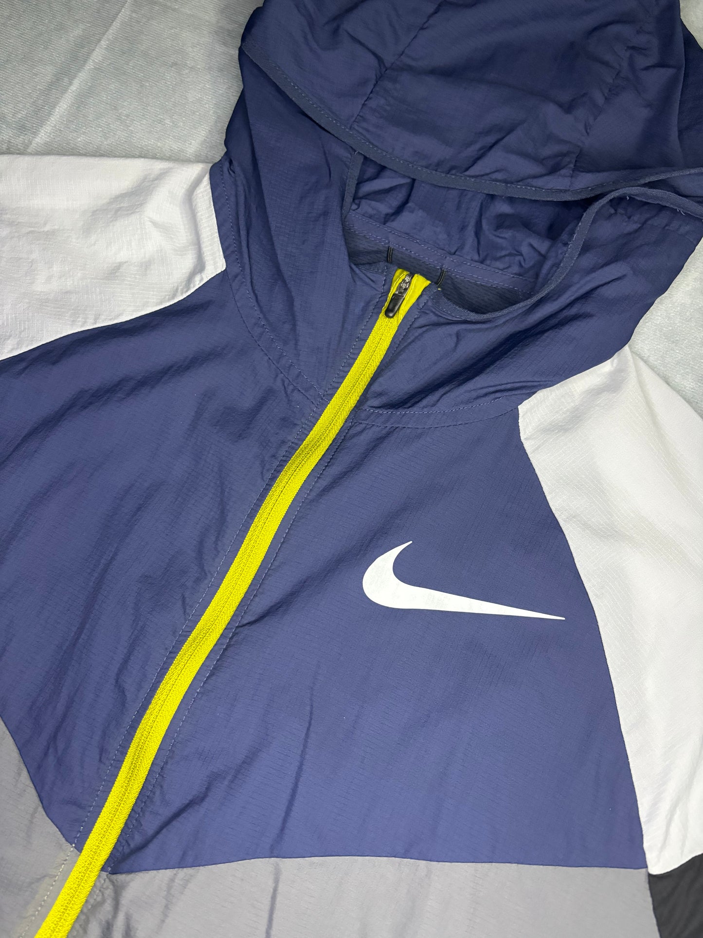 Nike Impossibly Light Windrunner (M)