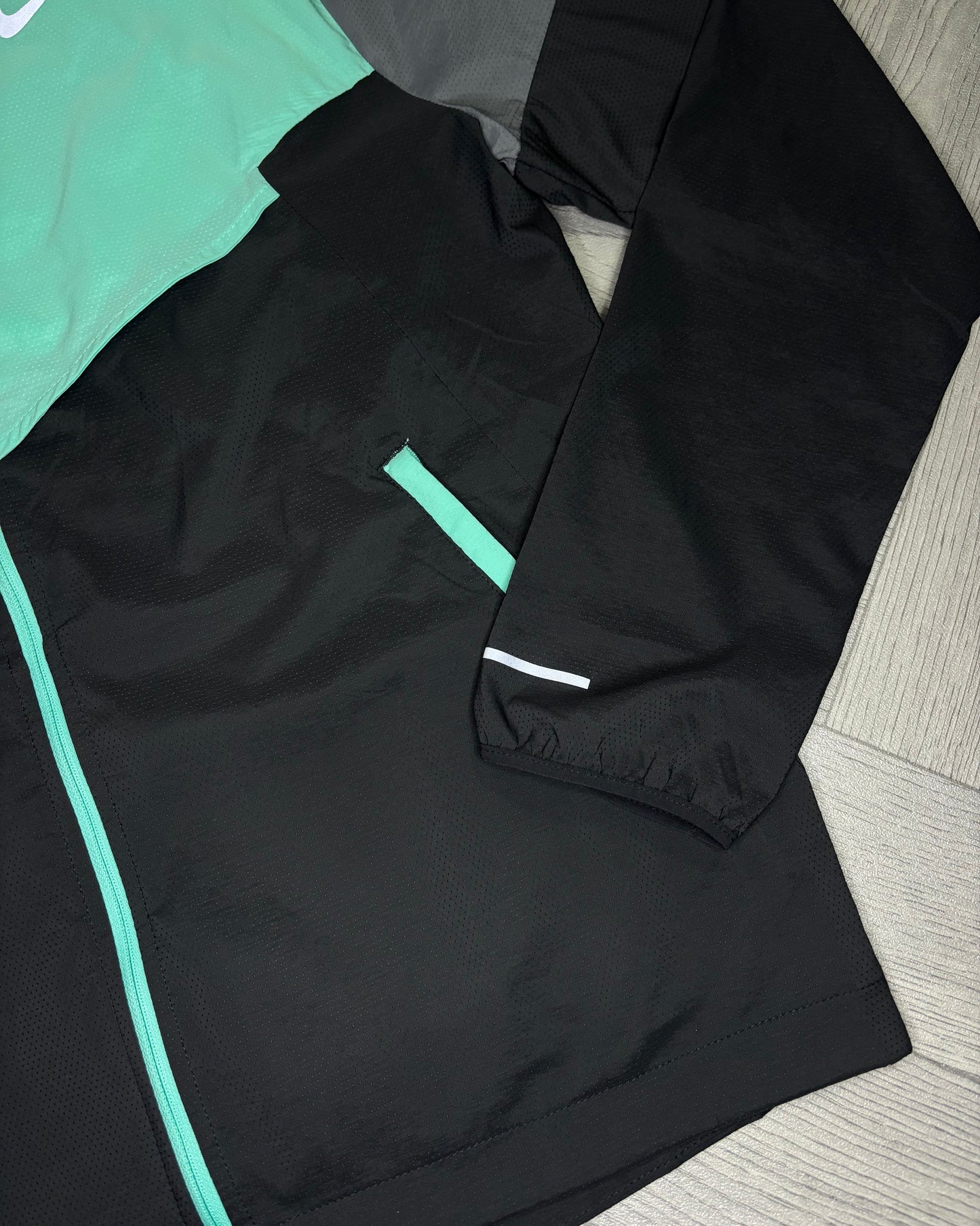 Nike WindRunner Jacket - Hyper Turquoise (S)
