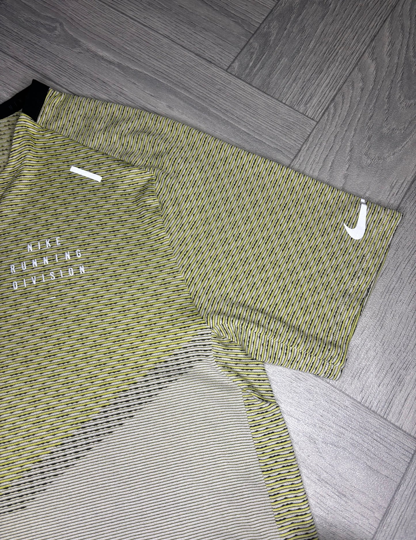 Nike Run Division ADV TechKnit Tshirt (M)