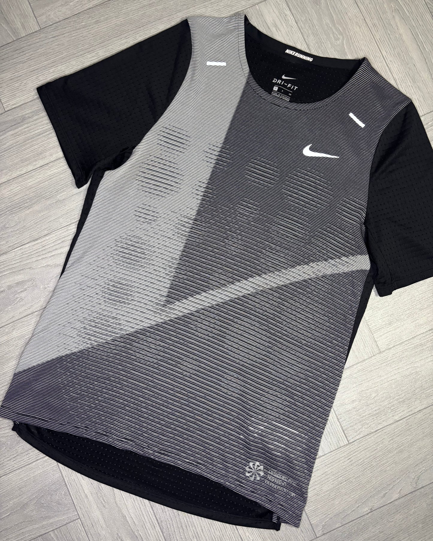Nike Rise 365 Future Fast Tshirt (S)