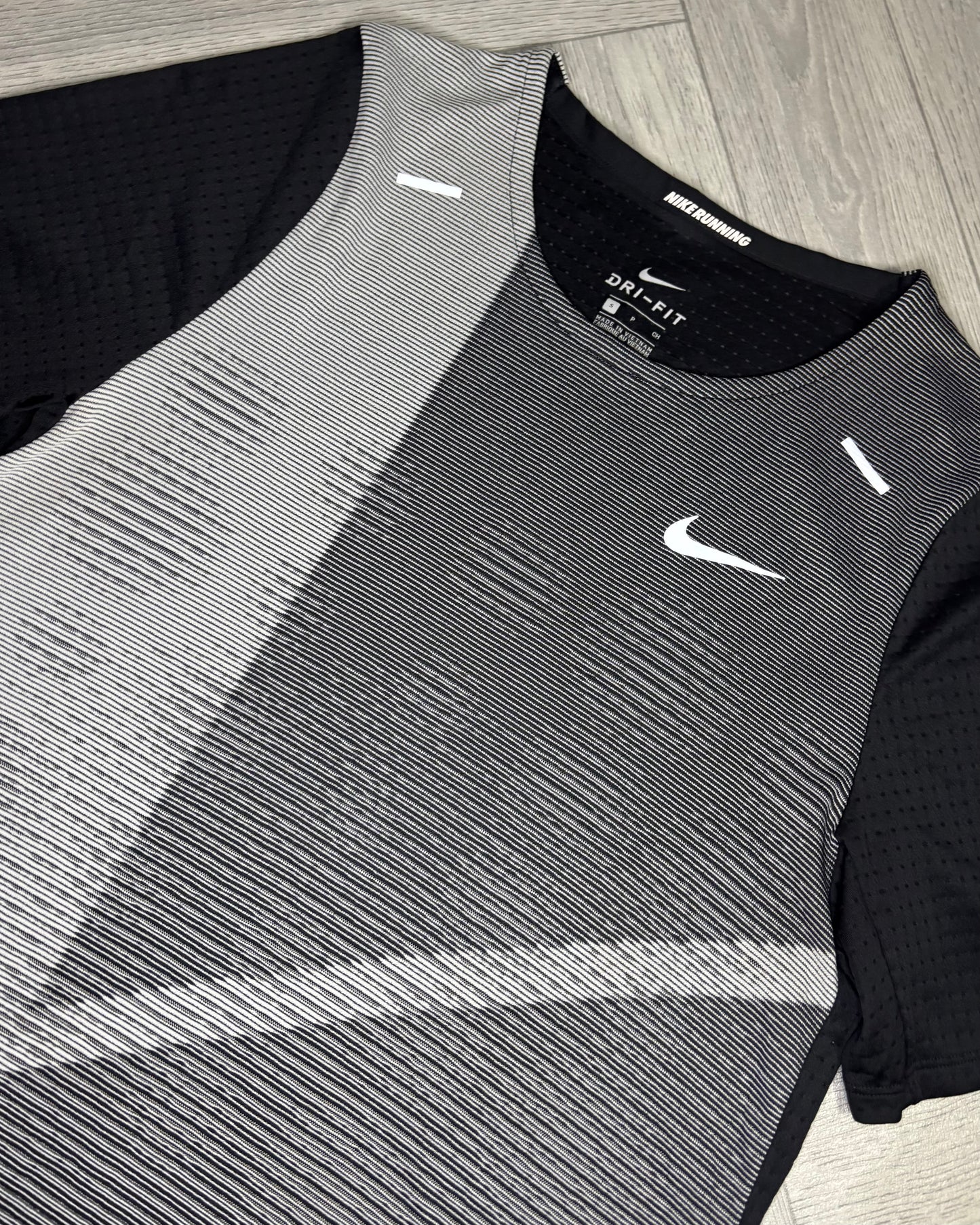 Nike Rise 365 Future Fast Tshirt (S)