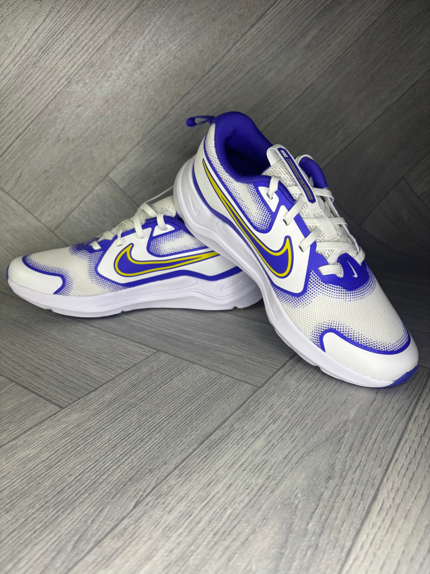 Nike Cosmic Runner Older Kids Running Shoes - UK 5.5