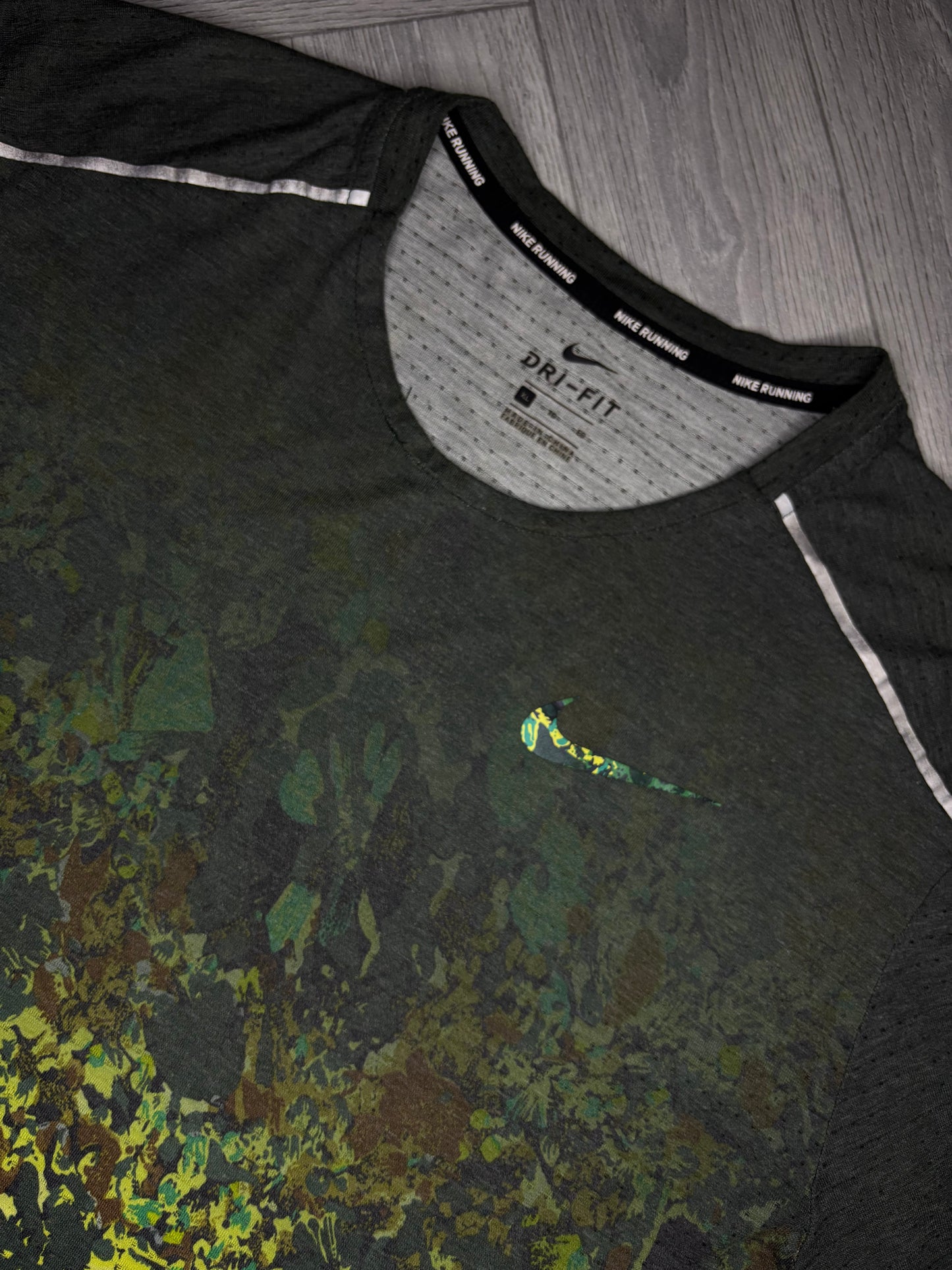 Nike Miler 1.0 Floral Tshirt (XL)
