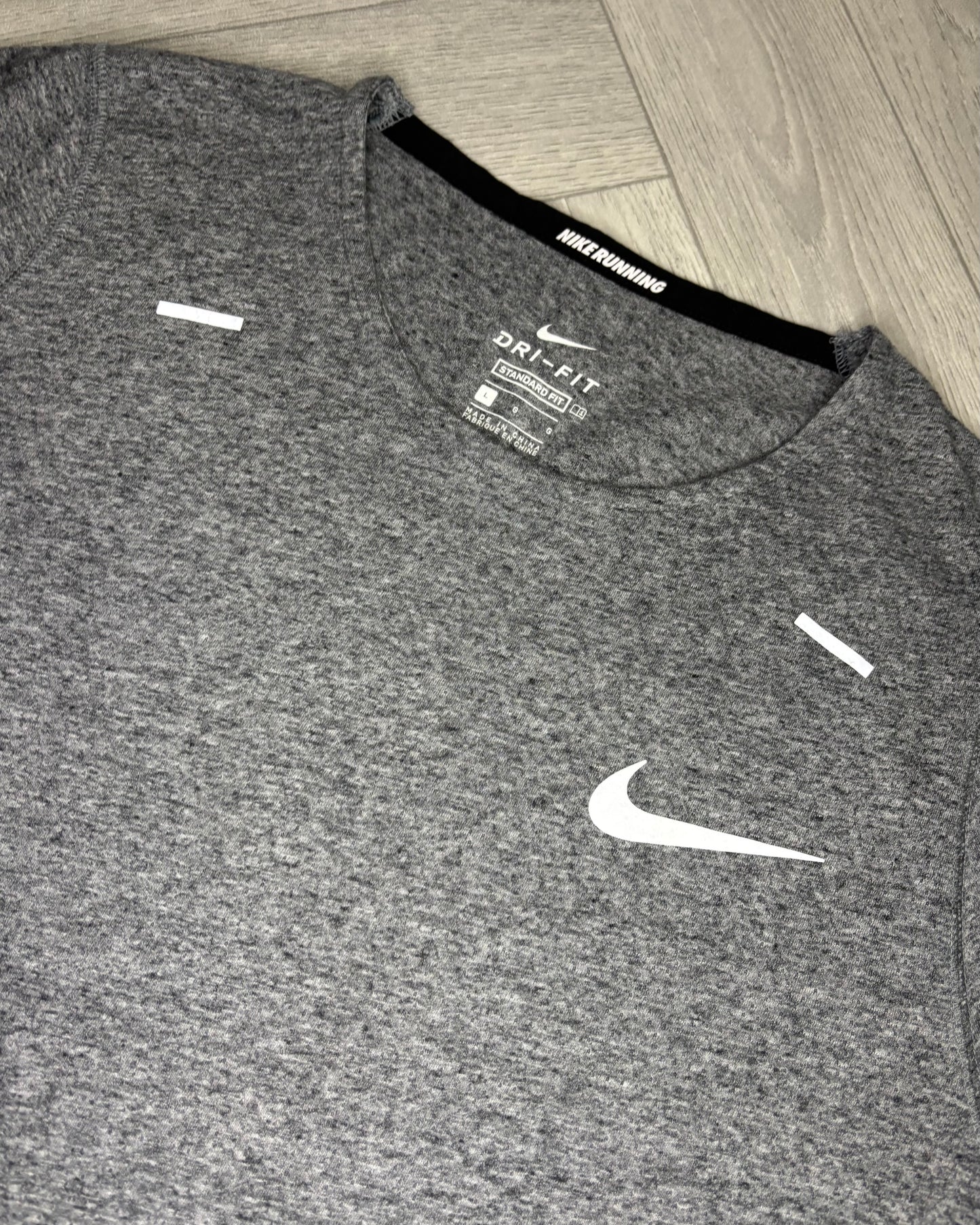 Nike Rise 365 Future Fast Tshirt (L)