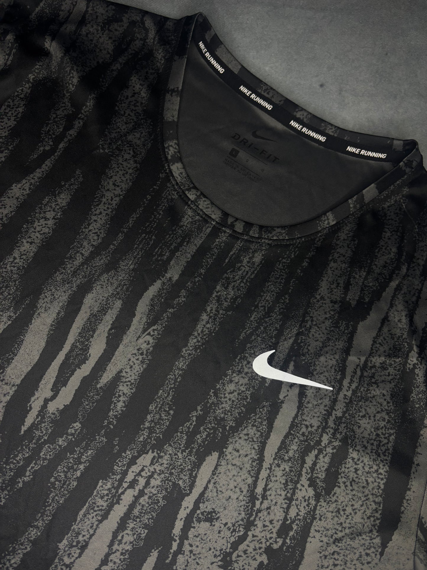 Nike Dri-Fit Wild Run Miler Tshirt (L)
