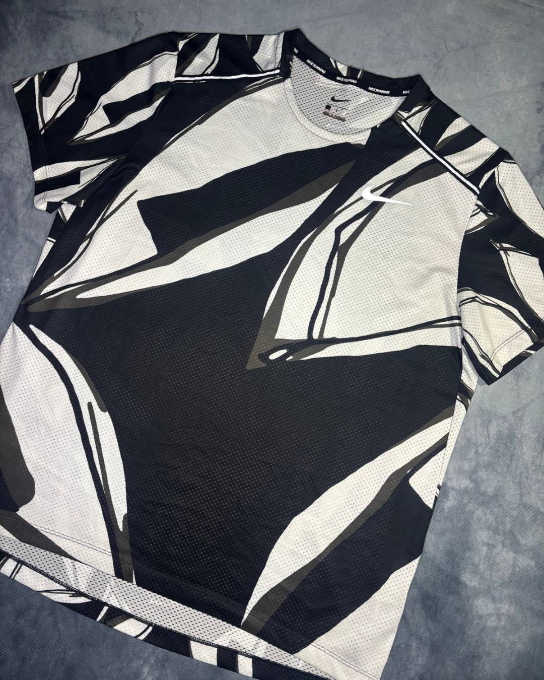 Nike Dri-Fit Fiesta Floral Miler 1.0 Tshirt (L)