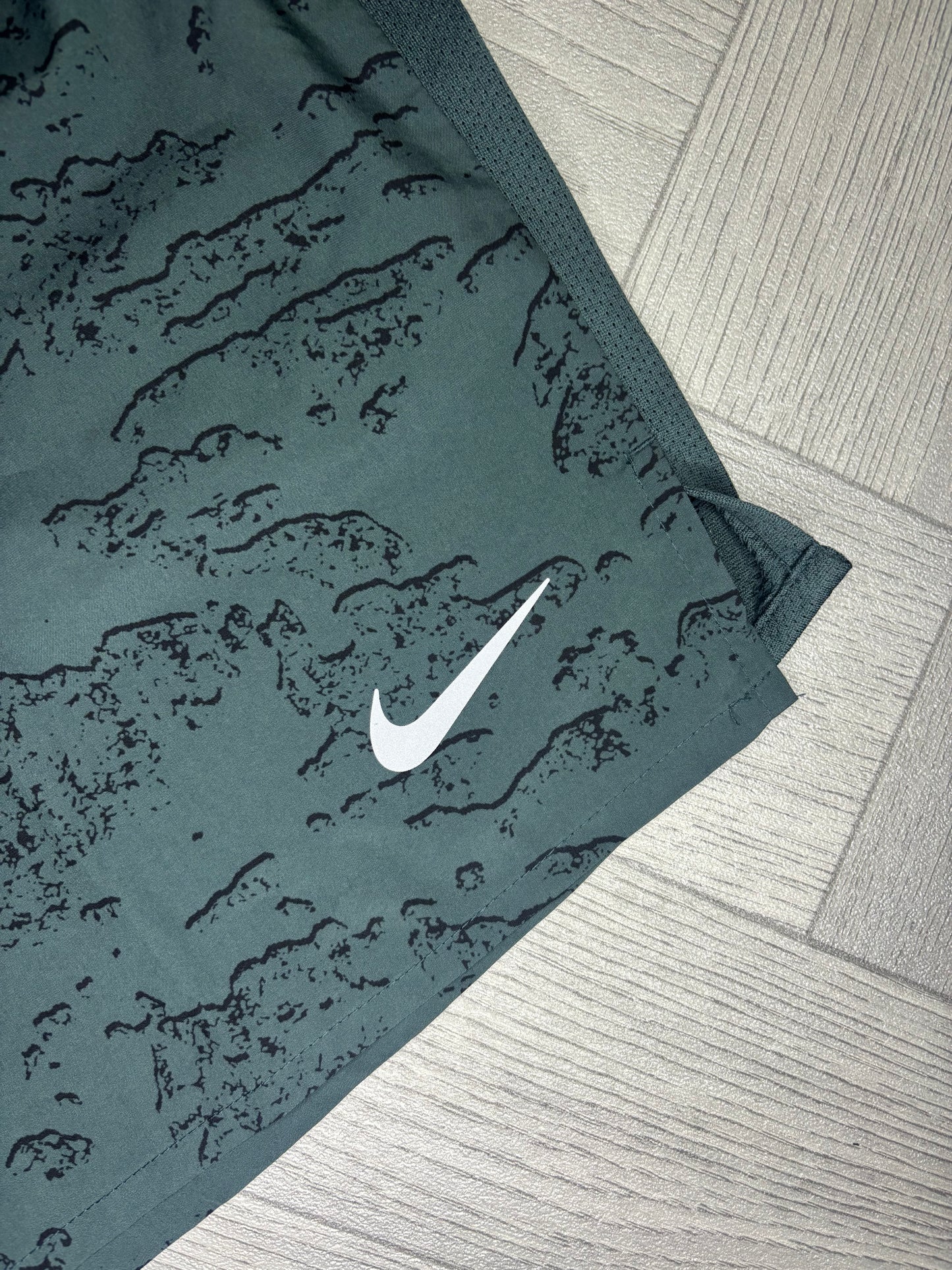 Nike Run Division Challenger Shorts (S)